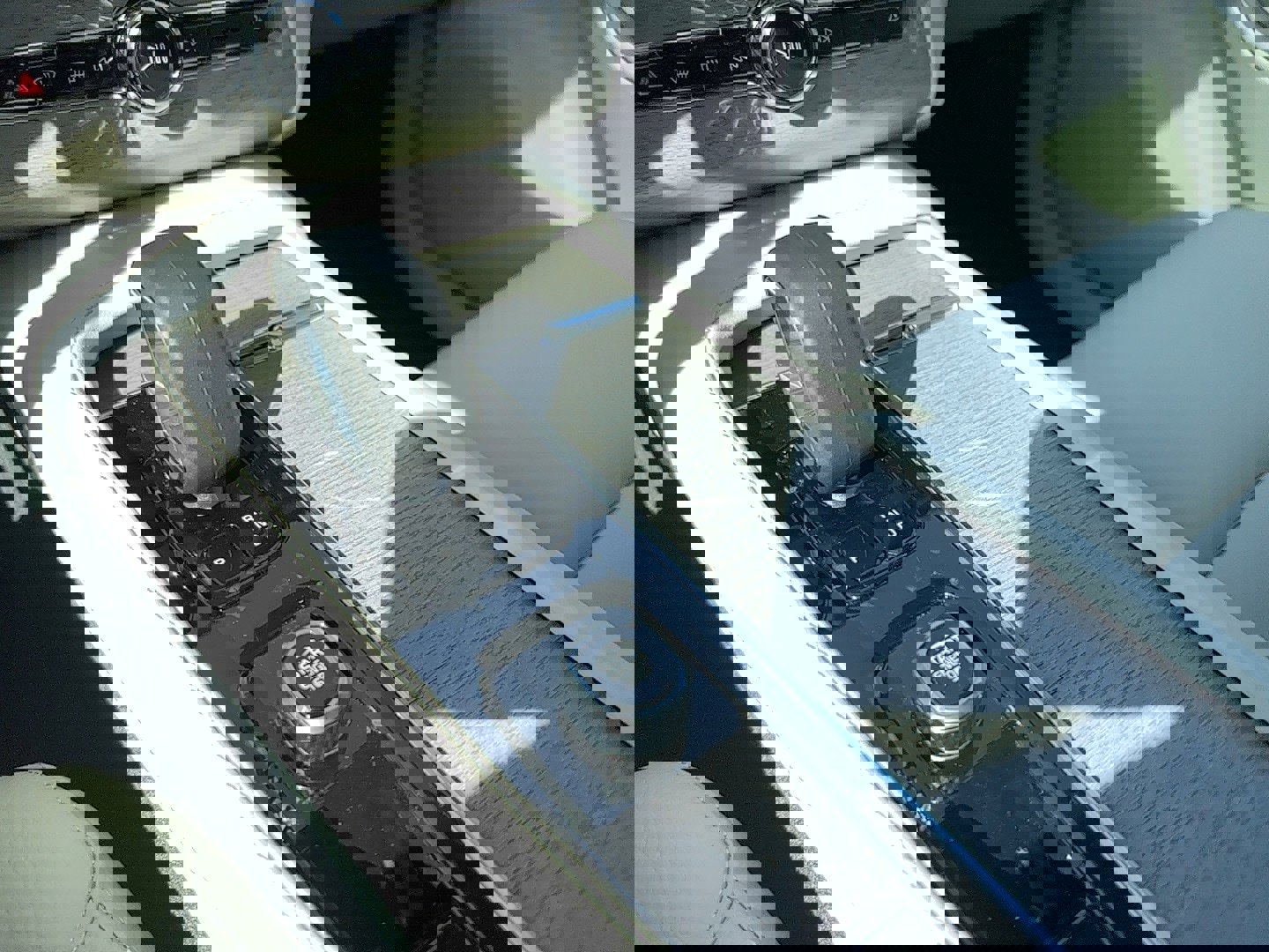 New 2025 Volvo XC90 T8 Core w/ Climate Package image 26