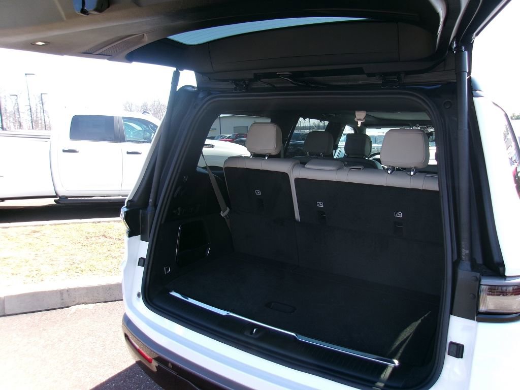 New 2026 Jeep Grand Wagoneer Summit w/ Premium Group III image 16