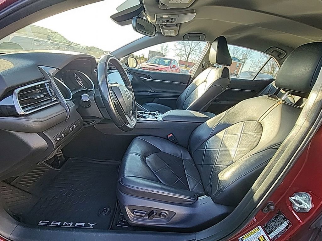 Used 2019 Toyota Camry XLE image 13
