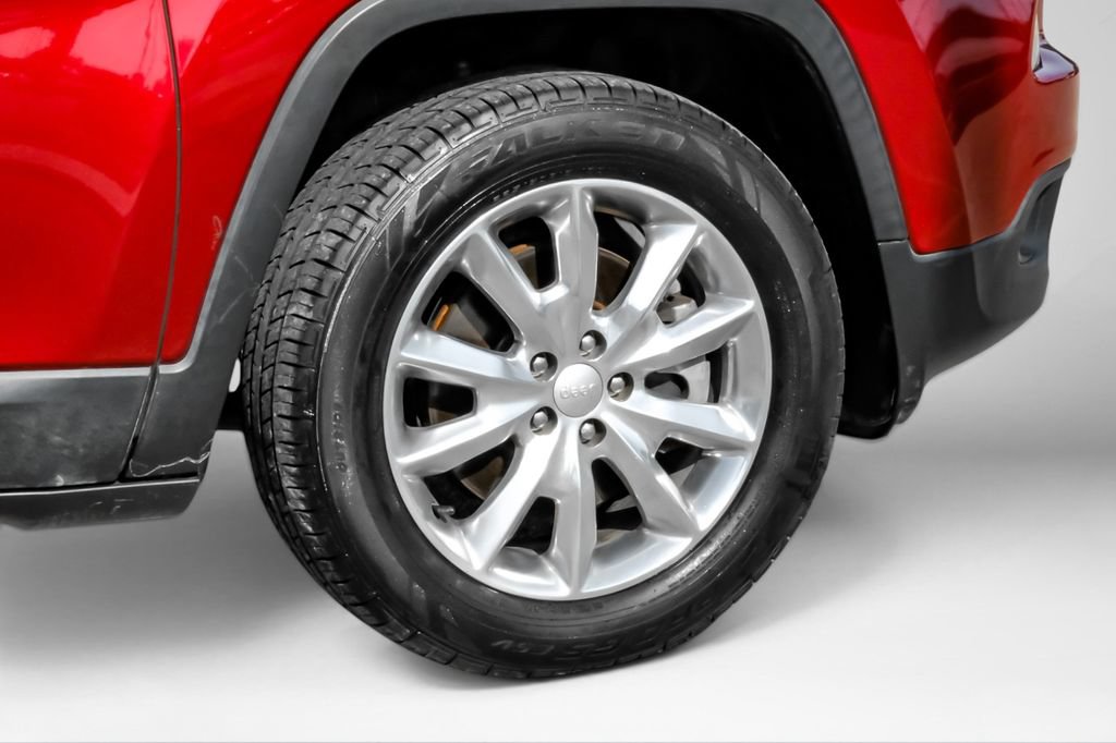 Used 2017 Jeep Cherokee Limited w/ Luxury Group AWD/4WD image 59