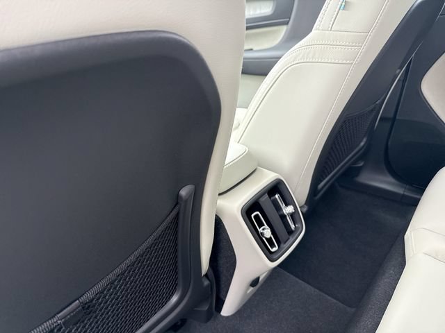 Certified 2024 Volvo XC40 B5 Plus w/ Climate Package AWD/4WD image 26
