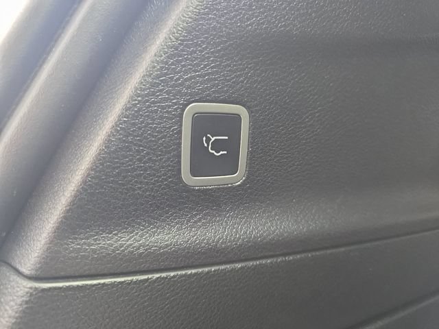 Used 2021 Chrysler Pacifica Limited w/ Uconnect Theater Family Group FWD image 34