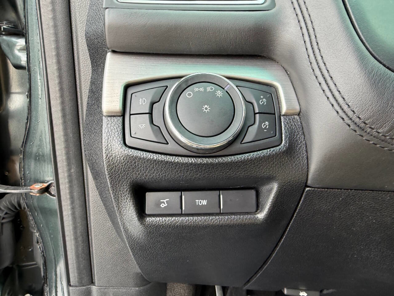 Used 2016 Ford Explorer Platinum image 13