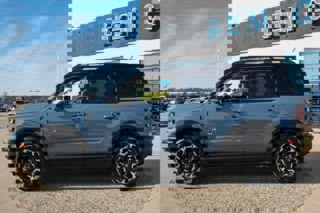 Used 2024 Ford Bronco Sport Outer Banks w/ Tech Package image 2