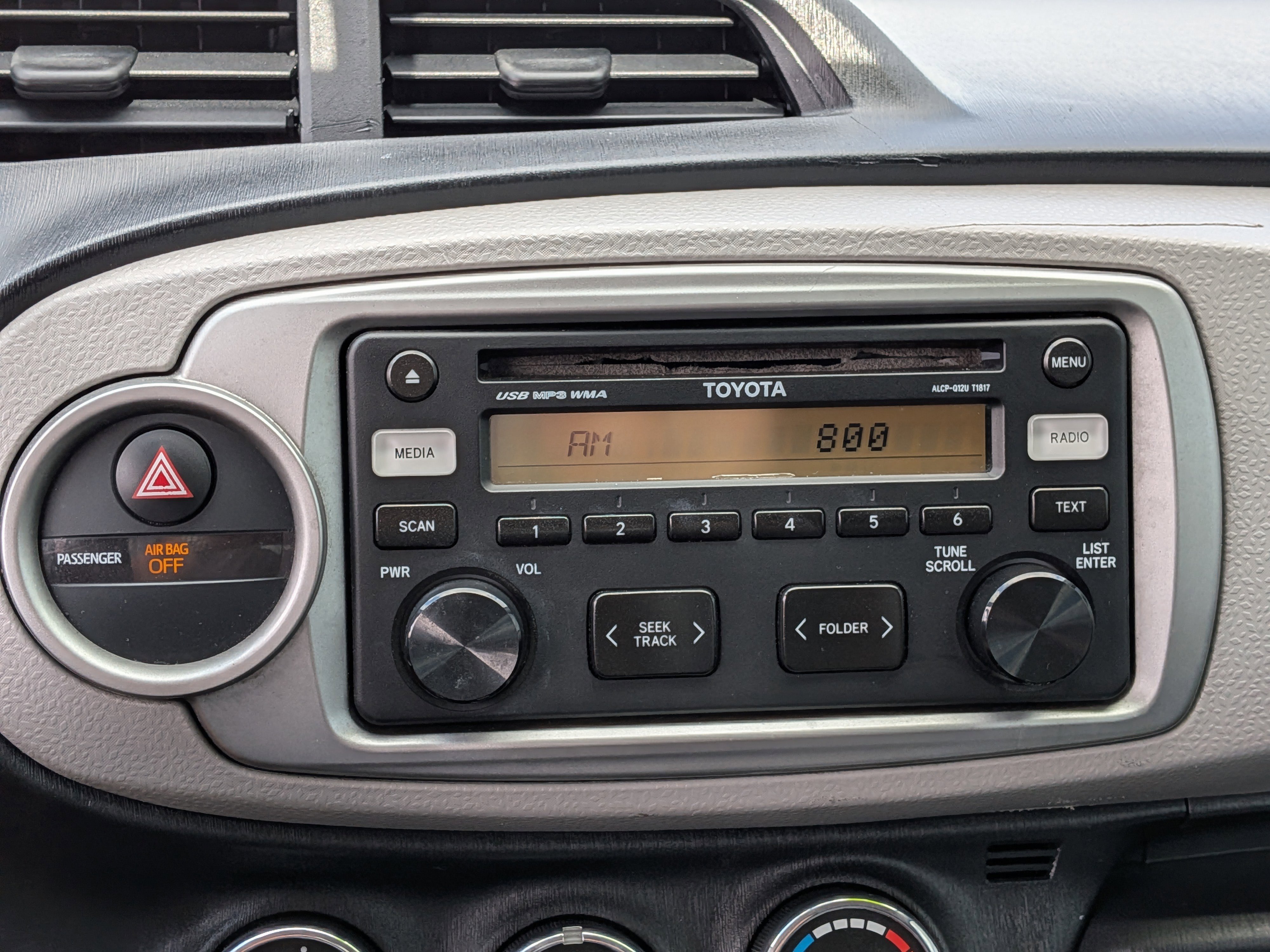 Used 2012 Toyota Yaris L image 26