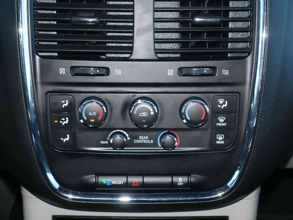 Used 2016 Dodge Grand Caravan SE FWD image 7