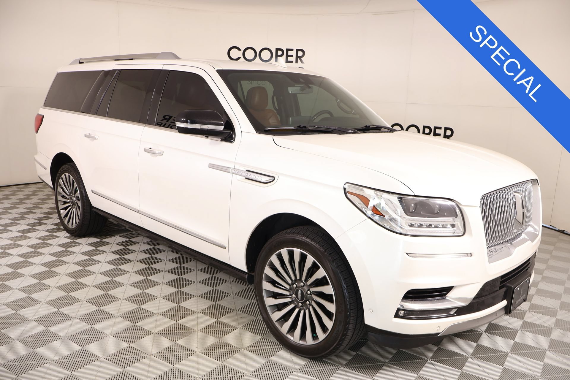 Used 2019 Lincoln Navigator L Reserve AWD/4WD image 1