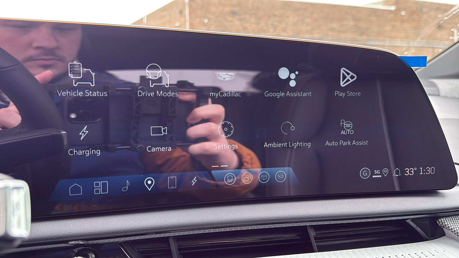 New 2026 Cadillac Optiq Luxury 2 image 19