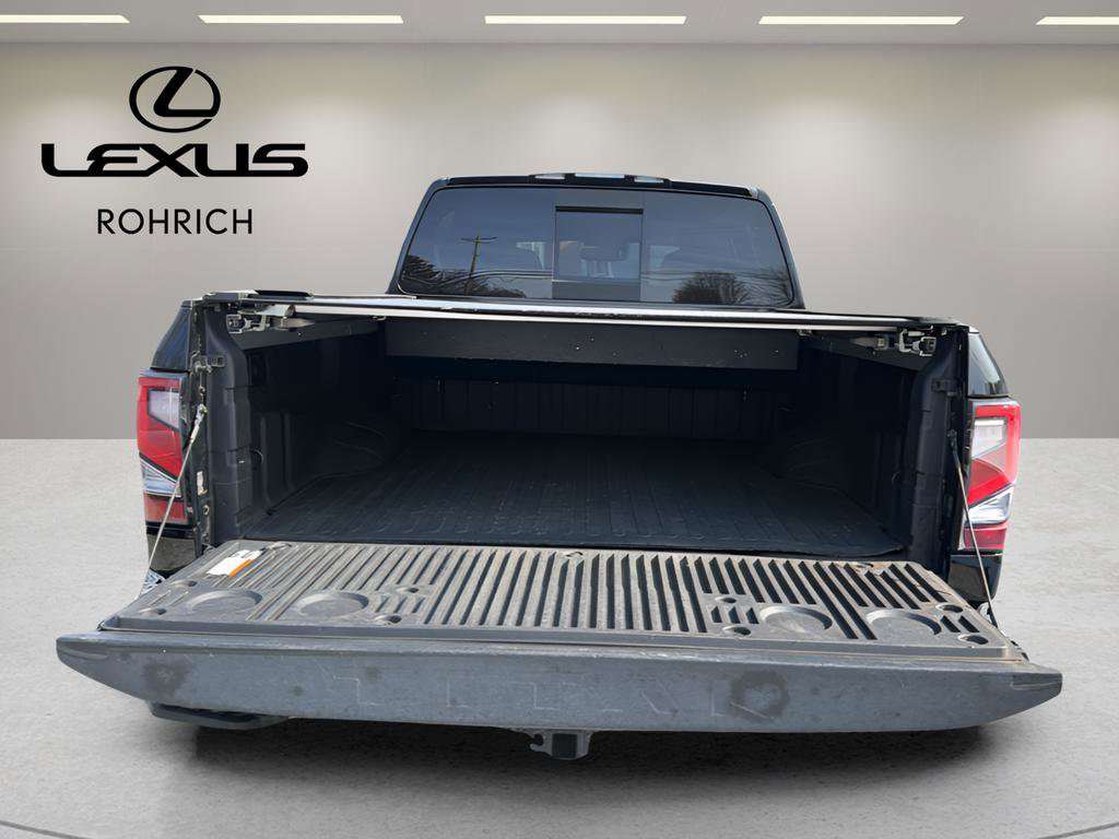 Used 2021 Nissan Titan PRO-4X w/ Pro-4x Convenience Package image 12