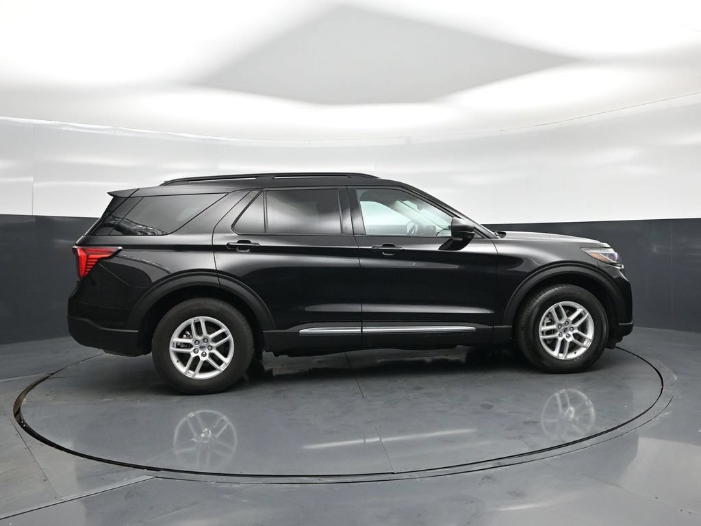 Used 2025 Ford Explorer Active AWD/4WD image 26