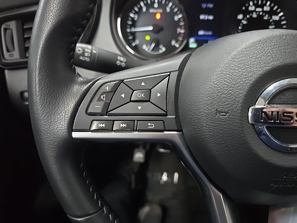 Used 2020 Nissan Rogue SV image 20