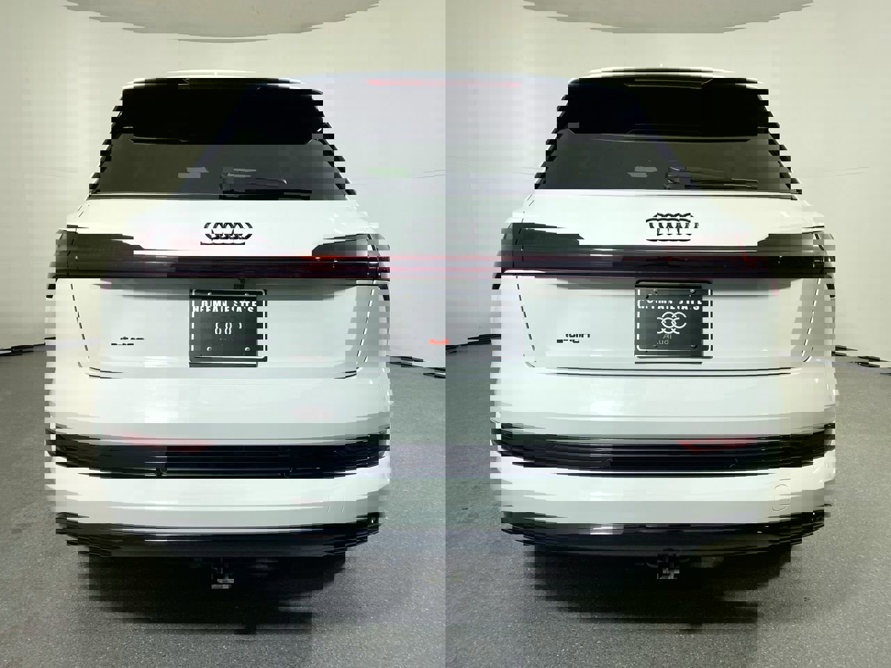 Certified 2022 Audi e-tron Premium w/ Convenience Plus Package image 33