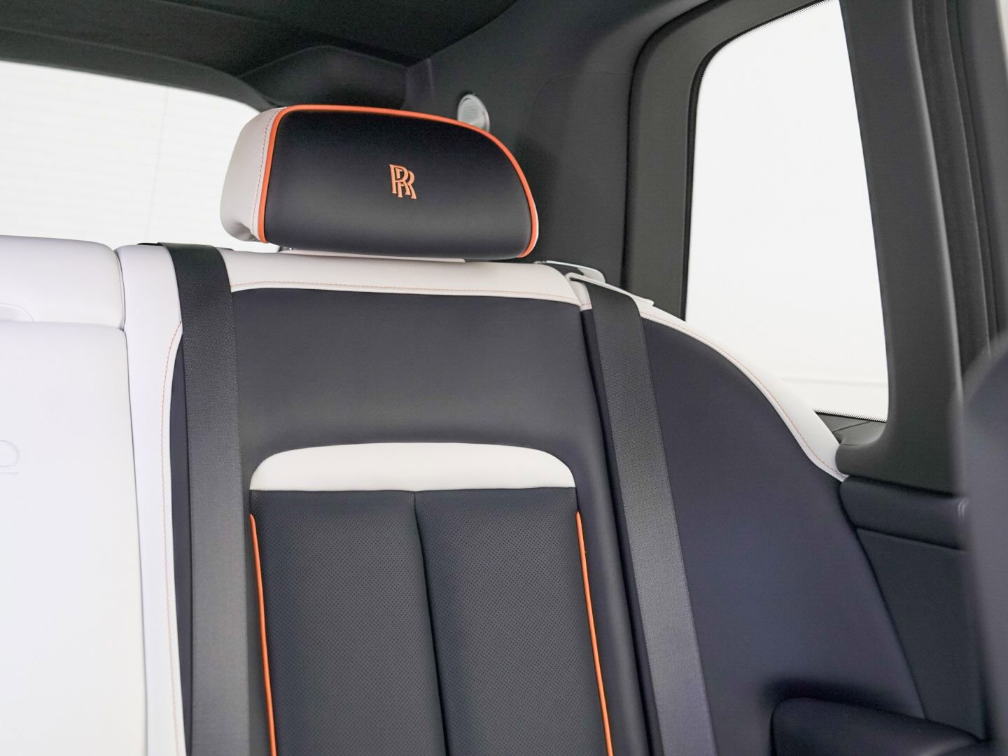 New 2026 Rolls-Royce Cullinan Black Badge image 32