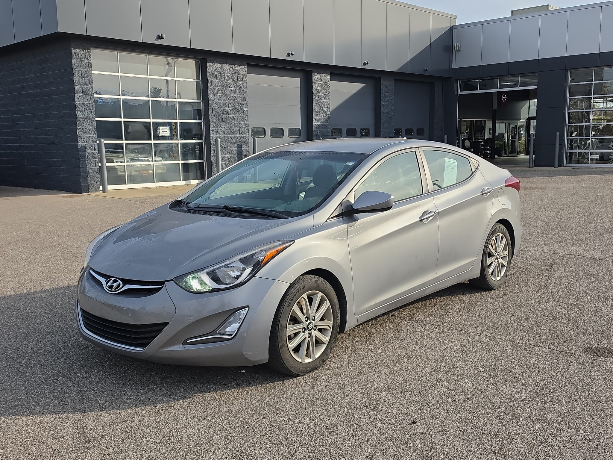 Used 2015 Hyundai Elantra SE w/ Option Group 02 FWD image 3
