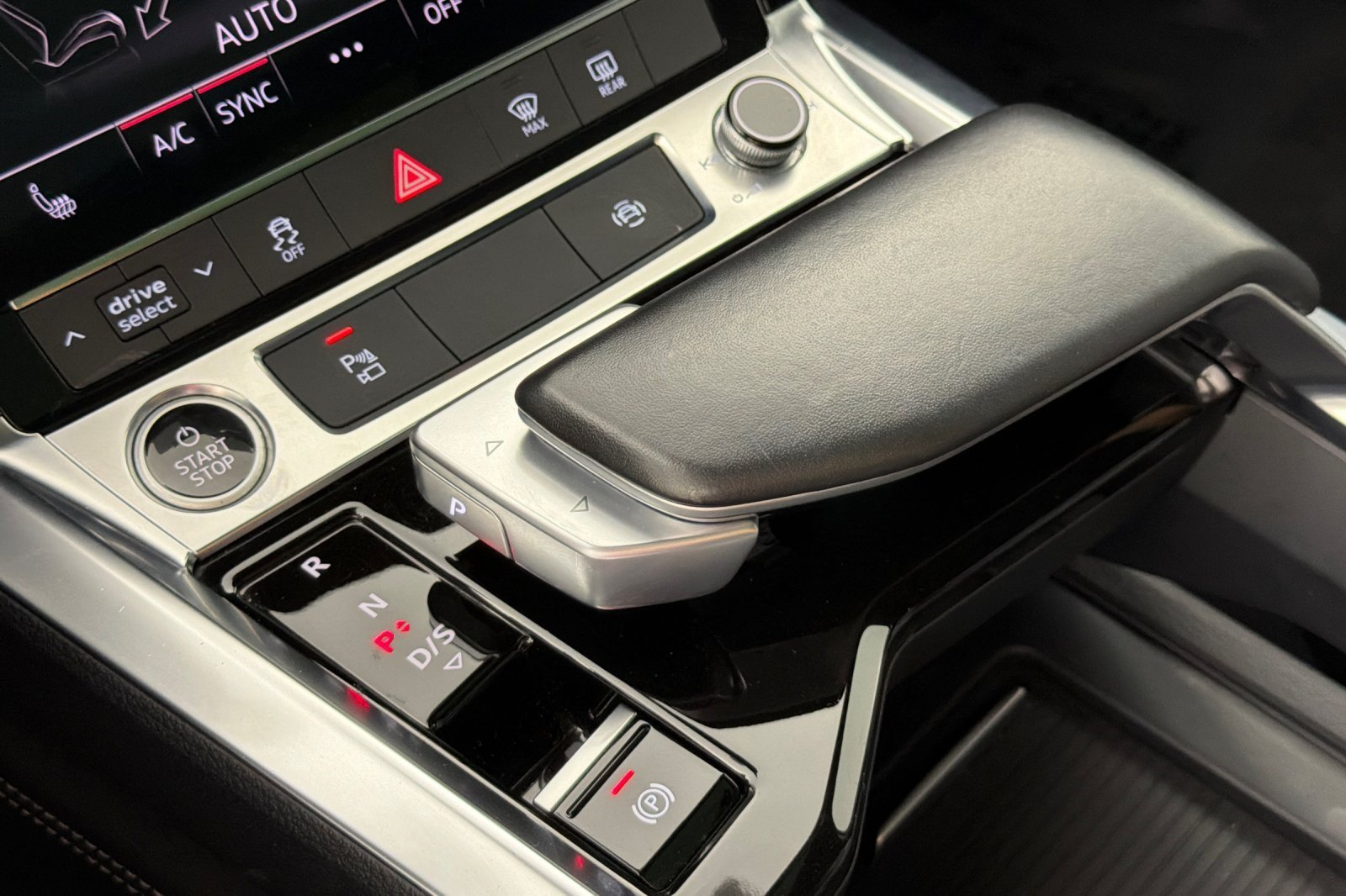 Used 2022 Audi e-tron Premium AWD/4WD image 21