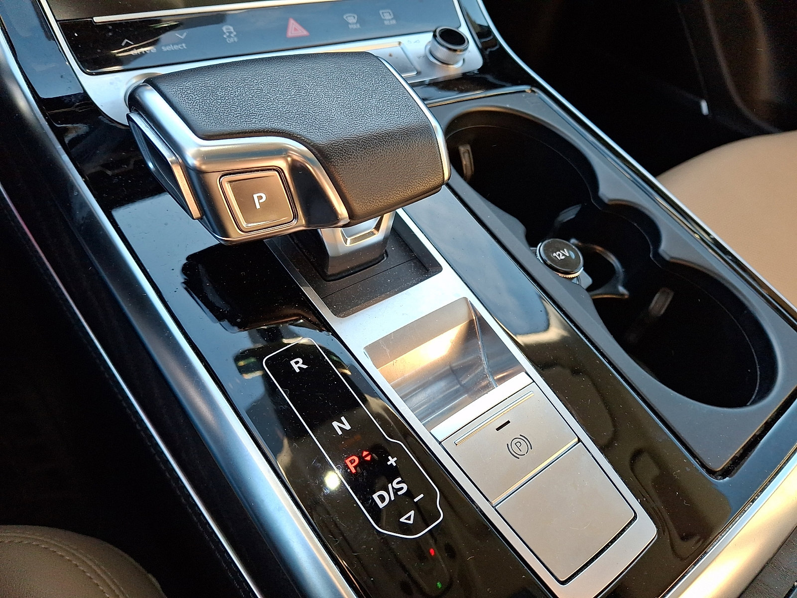 Used 2023 Audi Q8 Prestige image 17