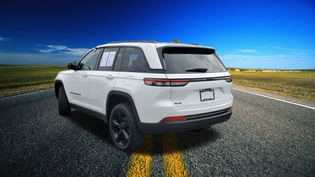 Certified 2023 Jeep Grand Cherokee Altitude AWD/4WD image 23