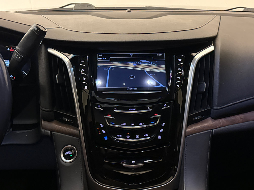 Used 2020 Cadillac Escalade Premium Luxury w/ Escalade Sport Edition AWD/4WD image 15