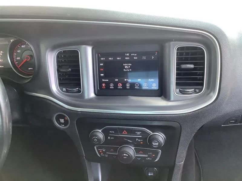 Used 2019 Dodge Charger SXT RWD image 17