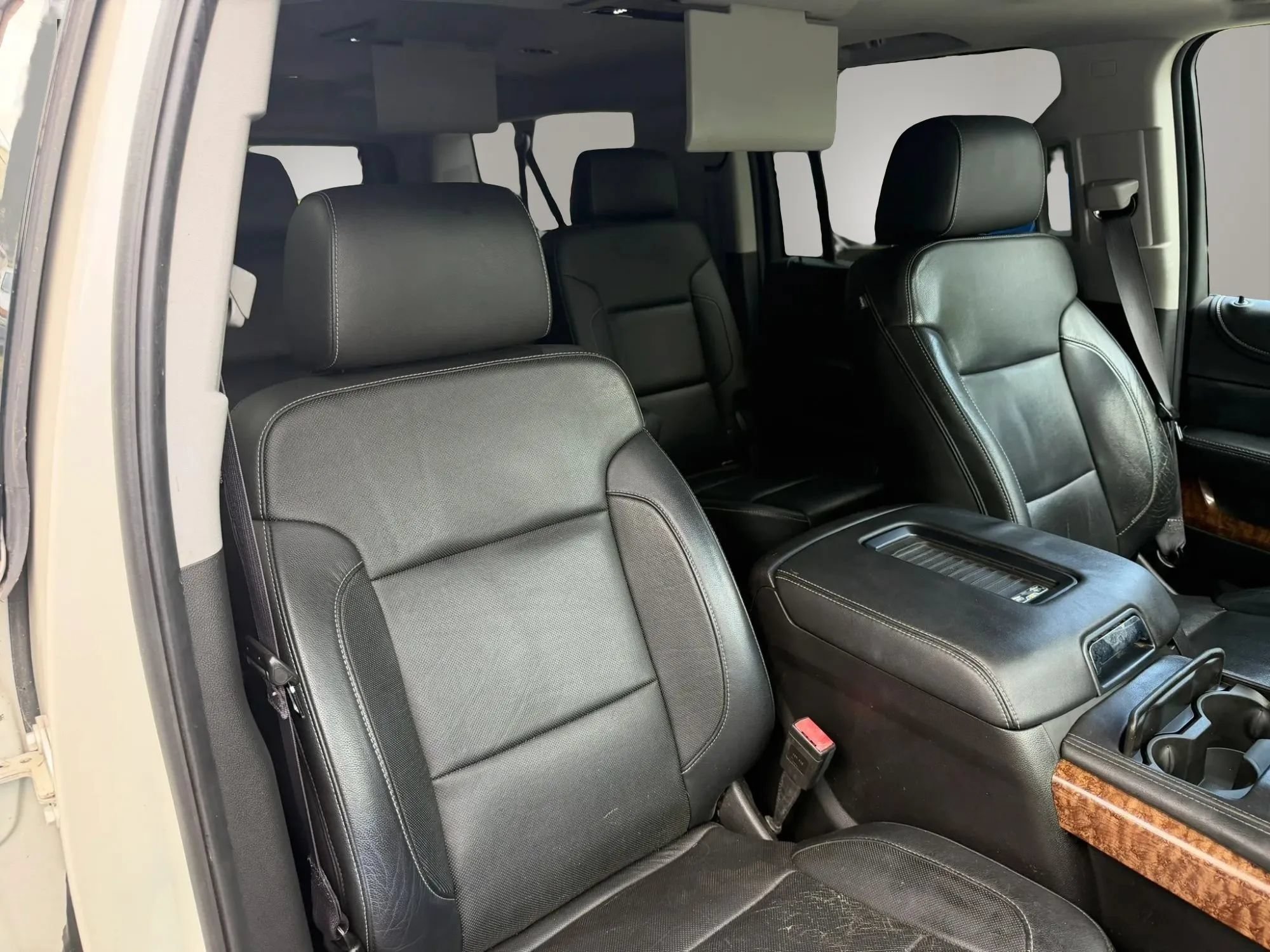 Used 2015 Chevrolet Suburban LTZ RWD image 18
