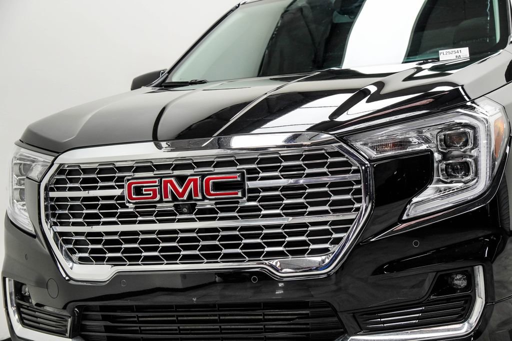 Used 2023 GMC Terrain Denali w/ Denali Premium Package AWD/4WD image 2