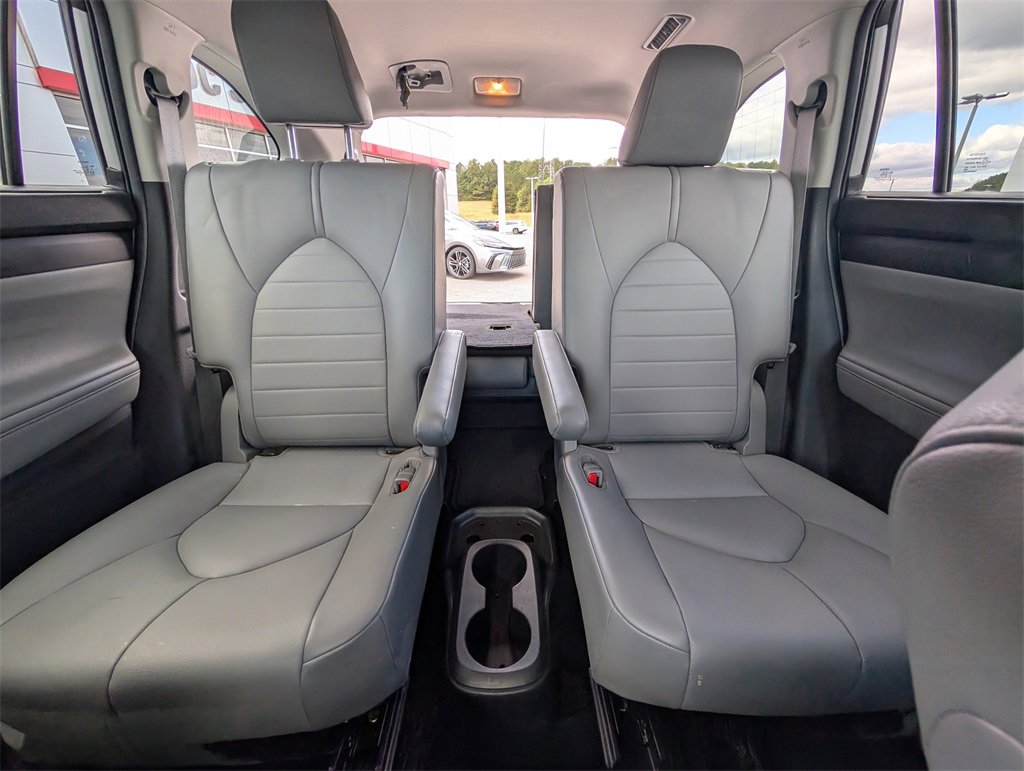 Used 2021 Toyota Highlander XLE image 26