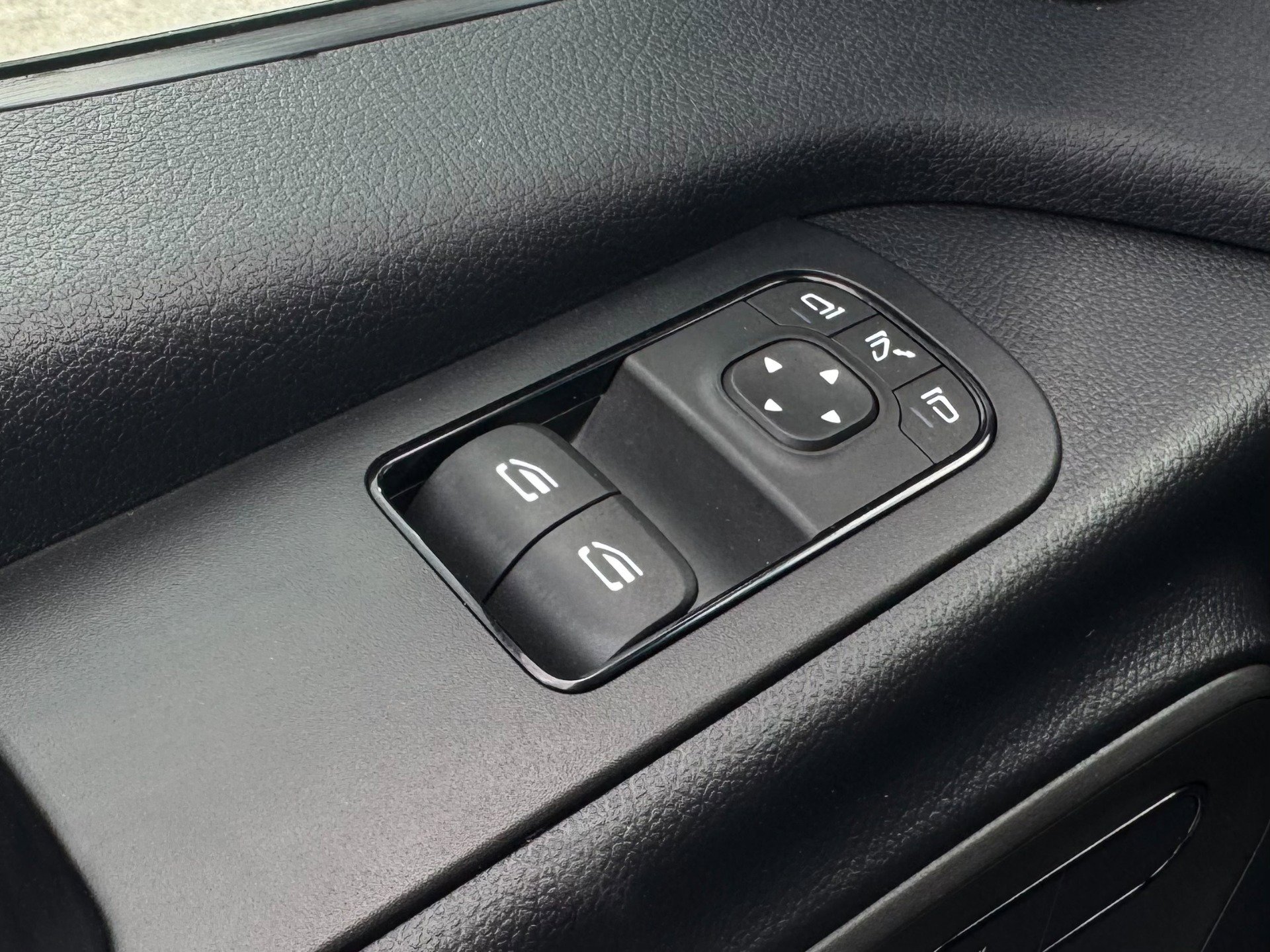 Used 2025 Mercedes-Benz Sprinter 2500 image 19