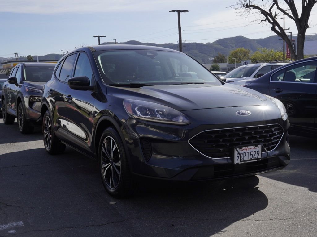 Used 2022 Ford Escape SE w/ SE Sport Appearance Package image 2