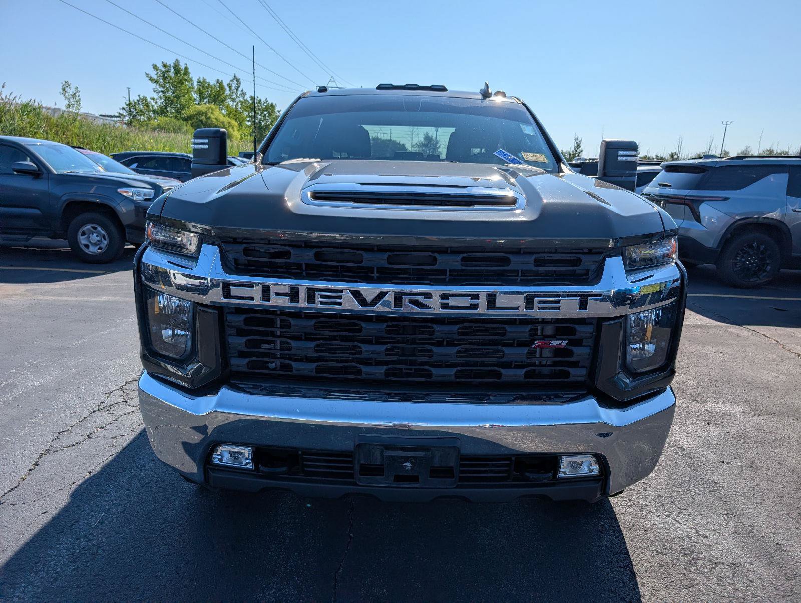 Used 2022 Chevrolet Silverado 2500 LT w/ Convenience Package AWD/4WD image 2
