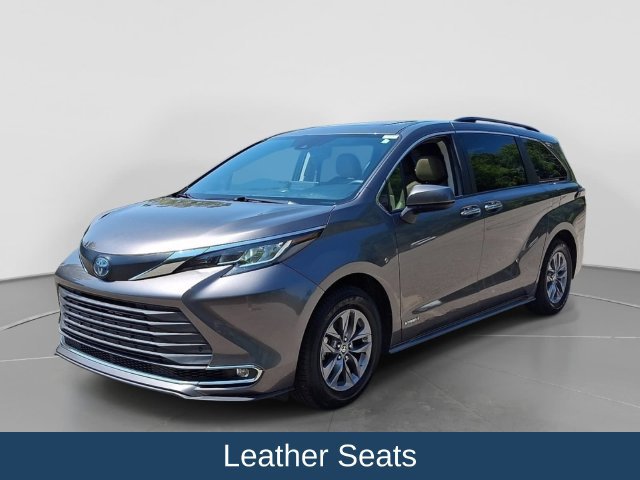 Used 2021 Toyota Sienna XLE FWD image 4