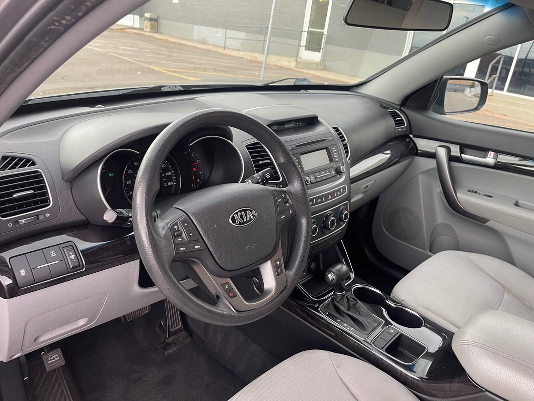Used 2015 Kia Sorento LX image 17