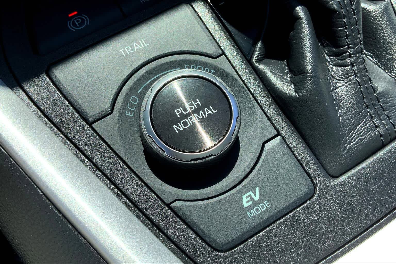Used 2021 Toyota RAV4 XSE AWD/4WD image 35