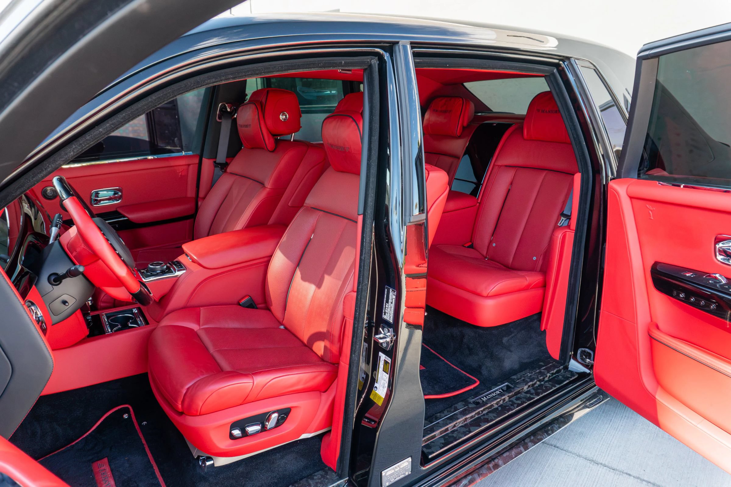 Used 2024 Rolls-Royce Phantom Sedan w/ The Phantom Package RWD image 54