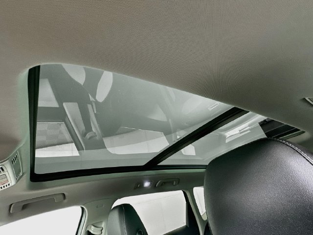 Certified 2025 Volkswagen Taos SEL AWD/4WD image 22