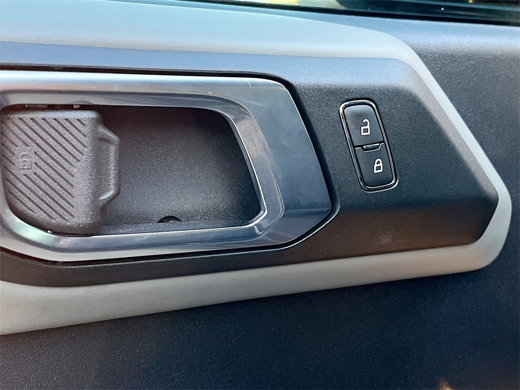 Used 2022 Ford Bronco Badlands image 18