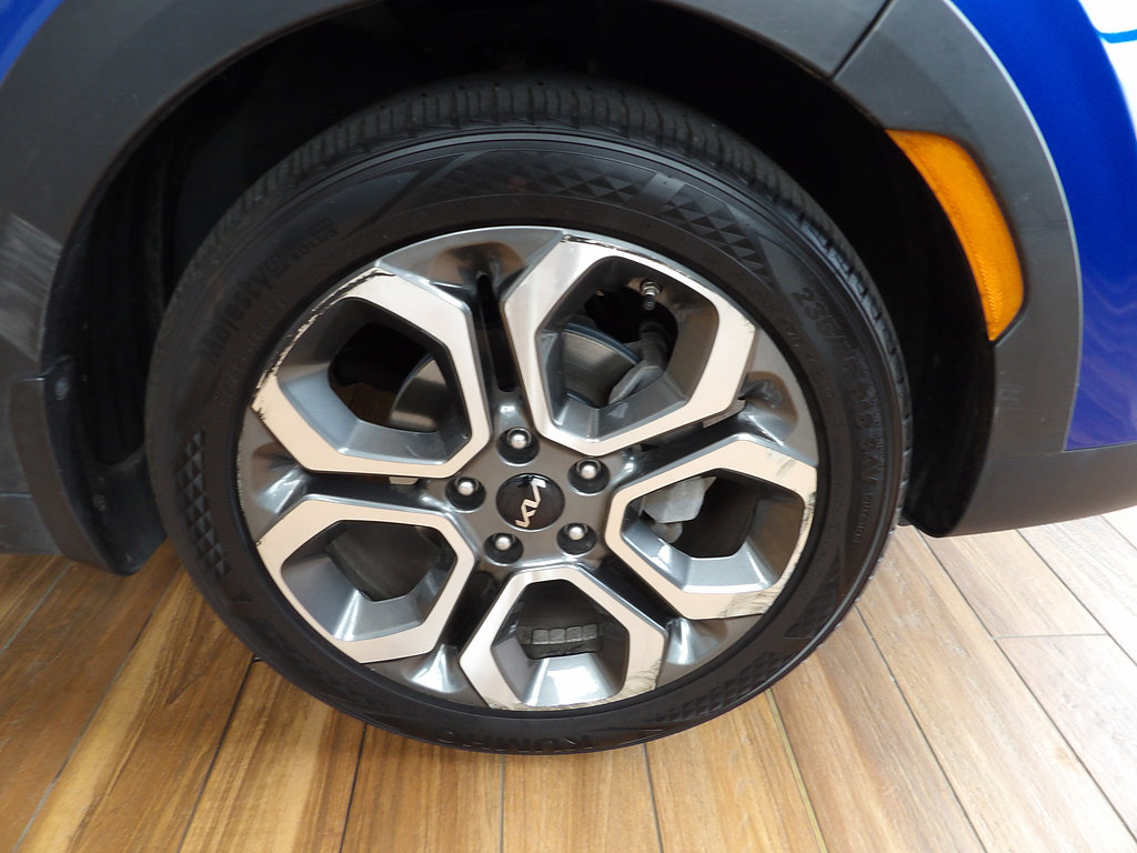 Used 2022 Kia Soul X-Line FWD image 4