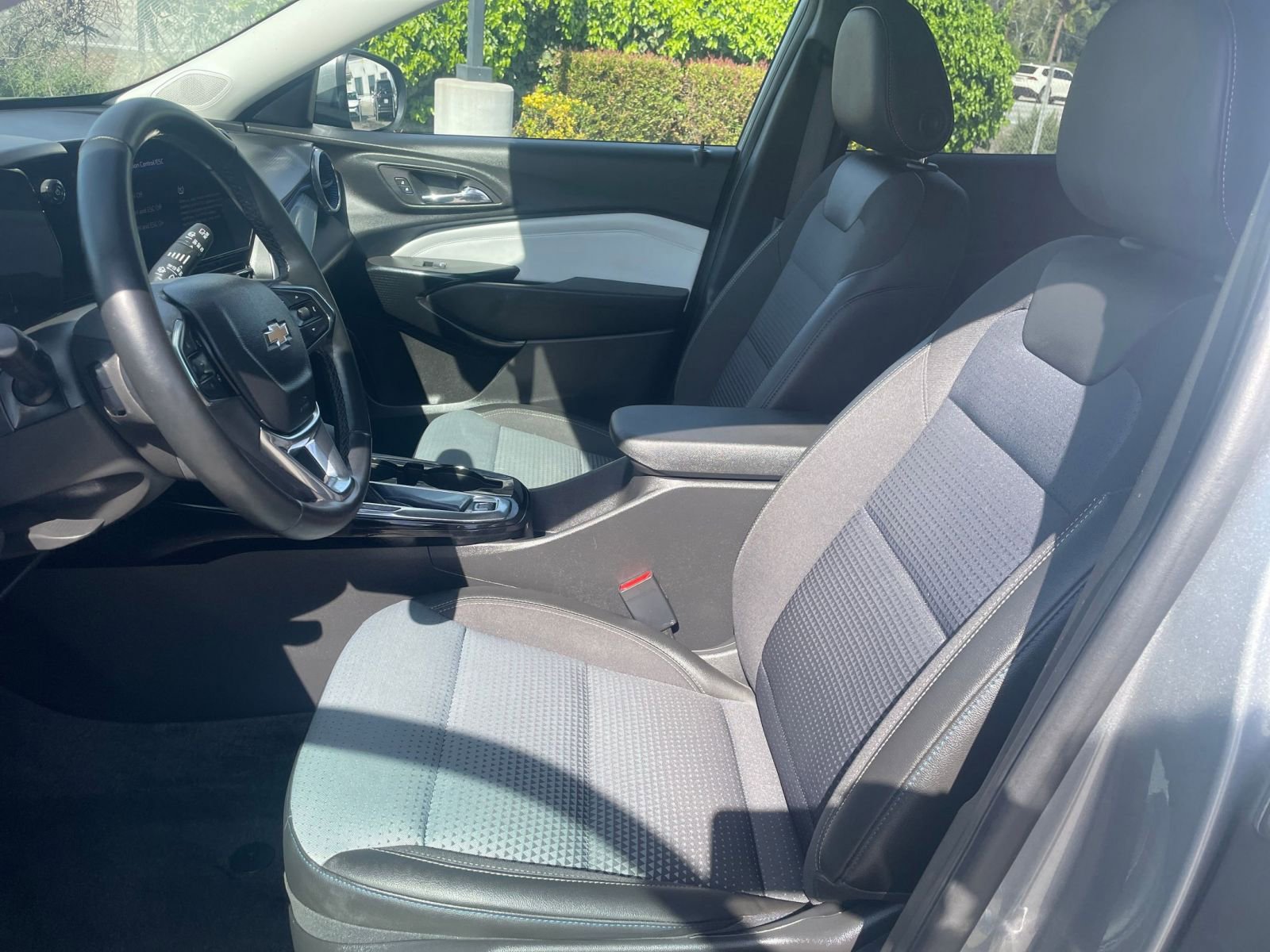 Used 2025 Chevrolet Trax LT w/ LT Convenience Package image 30