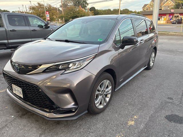 Used 2021 Toyota Sienna XSE AWD/4WD image 17