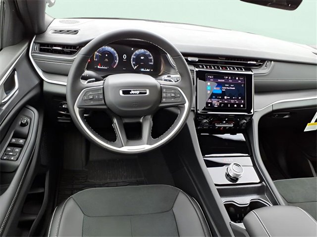 New 2025 Jeep Grand Cherokee L Altitude image 11