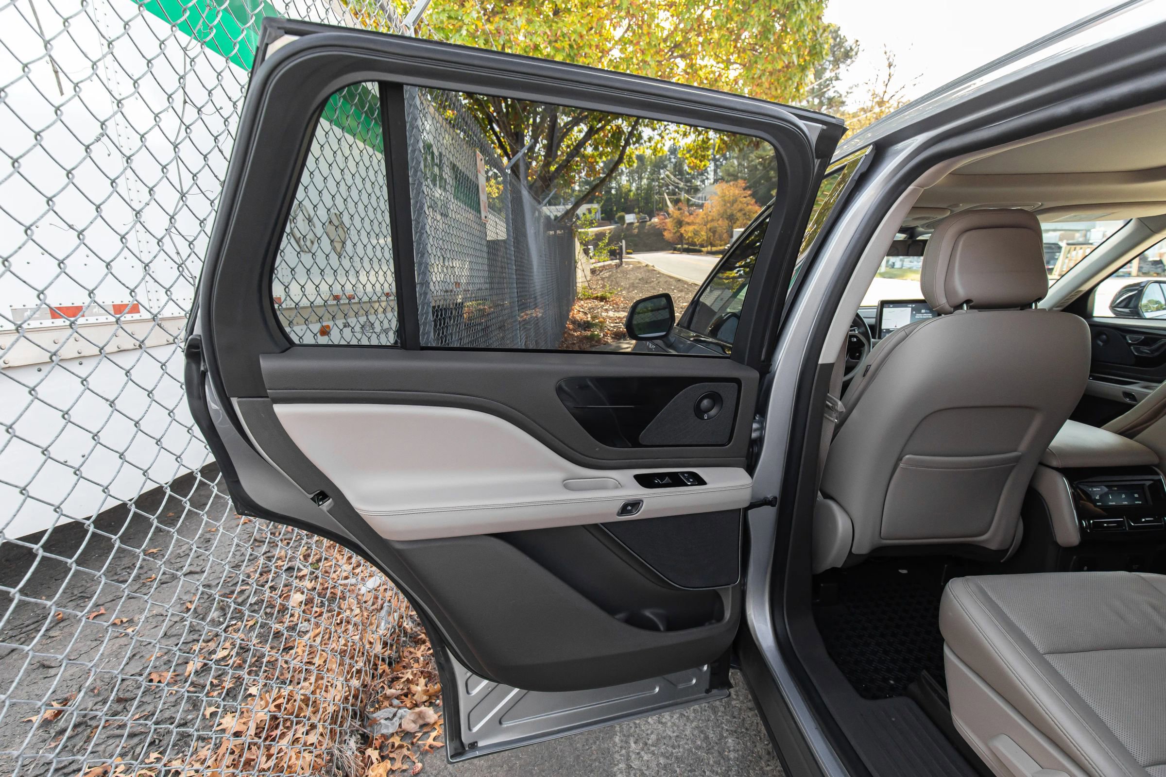 Used 2020 Lincoln Aviator Reserve w/ Equipment Group 201A image 25