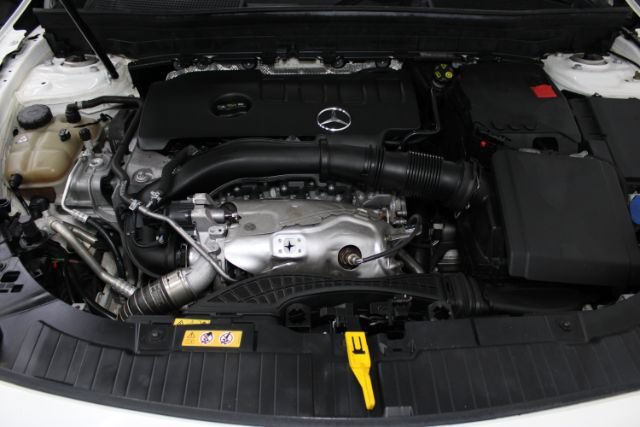 Used 2020 Mercedes-Benz GLB 250 4MATIC w/ Premium Package image 28