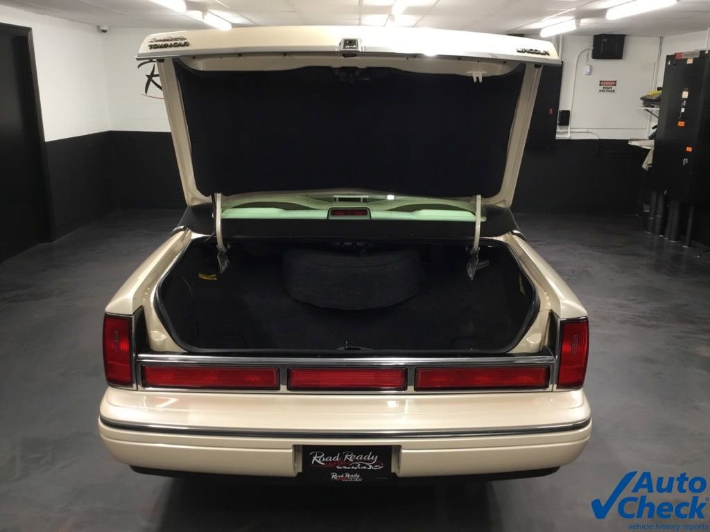 Used 1997 Lincoln Town Car Executive RWD image 12