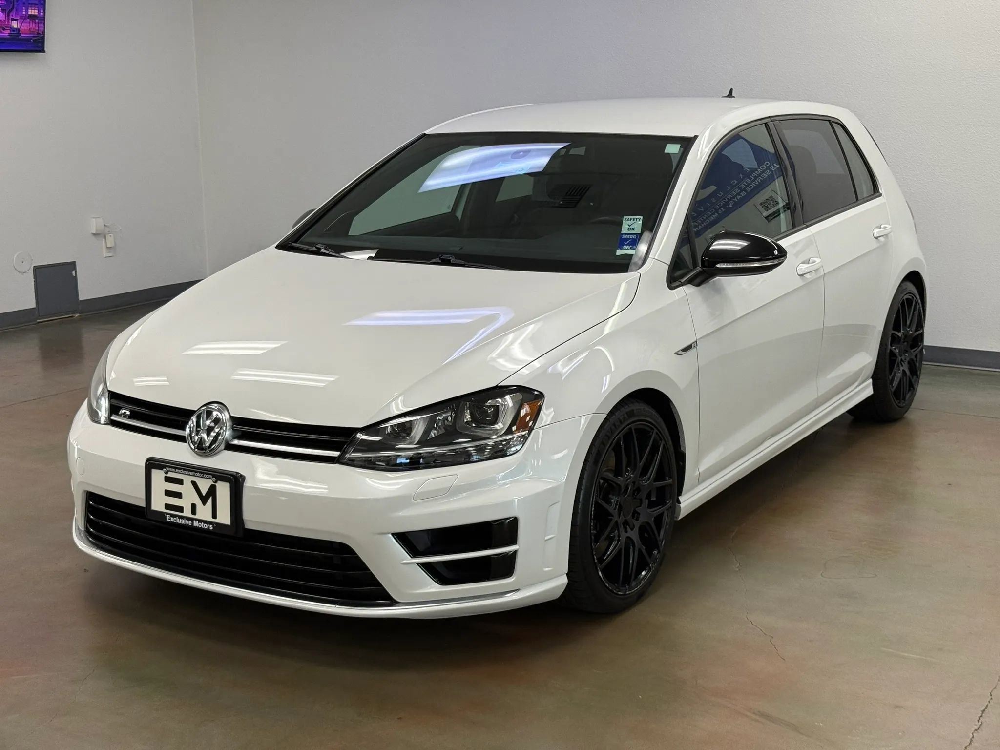 Used 2016 Volkswagen Golf R 4-Door AWD/4WD image 3