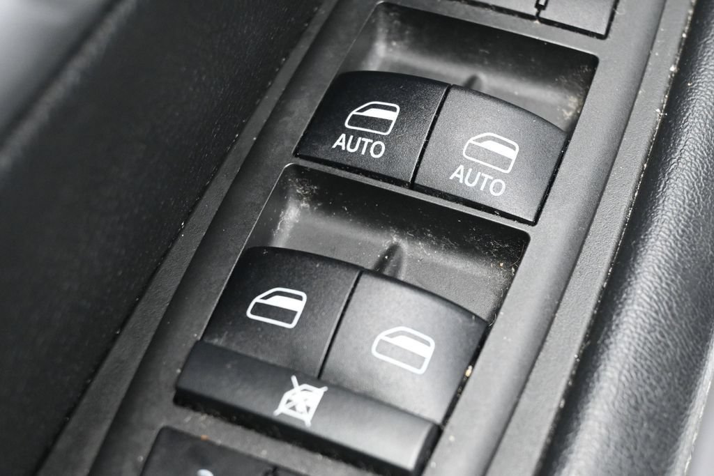 Used 2019 Chrysler Pacifica Touring Plus w/ Advanced Safetytec Group FWD image 14