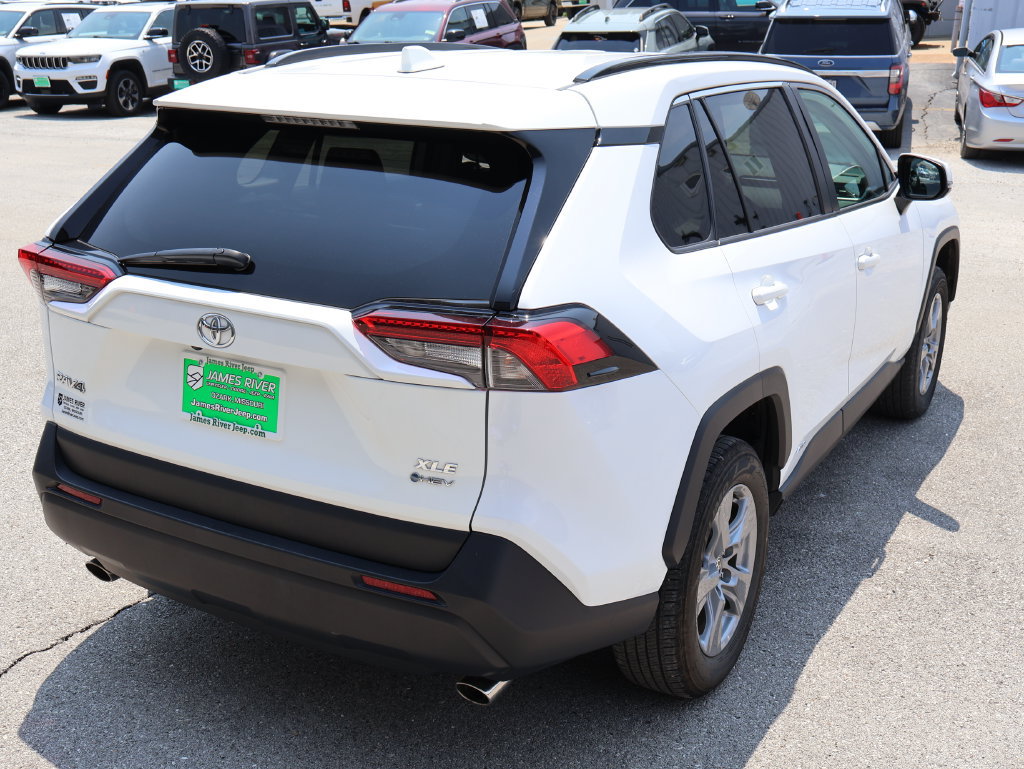 Used 2025 Toyota RAV4 XLE AWD/4WD image 5