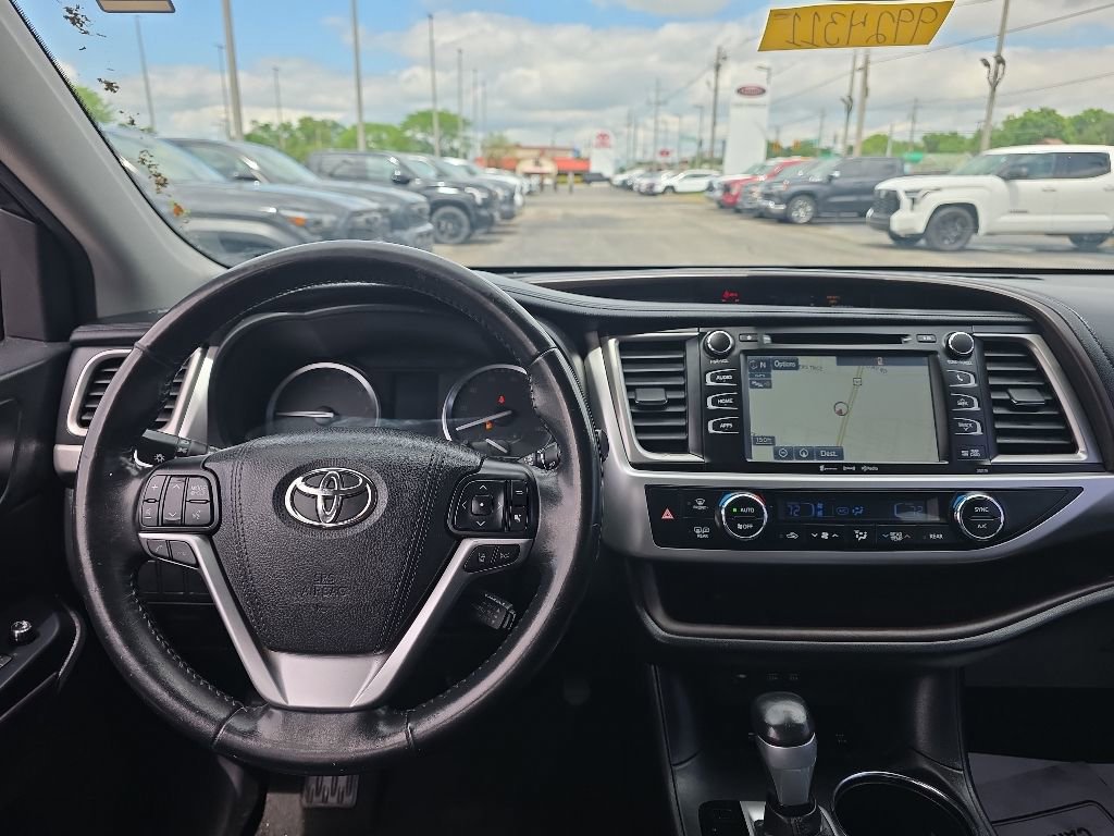 Used 2017 Toyota Highlander SE AWD/4WD image 12