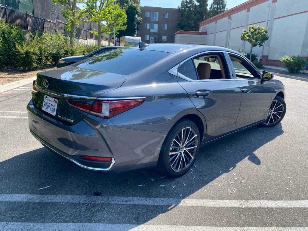 Used 2023 Lexus ES 250 w/ Premium Package image 6