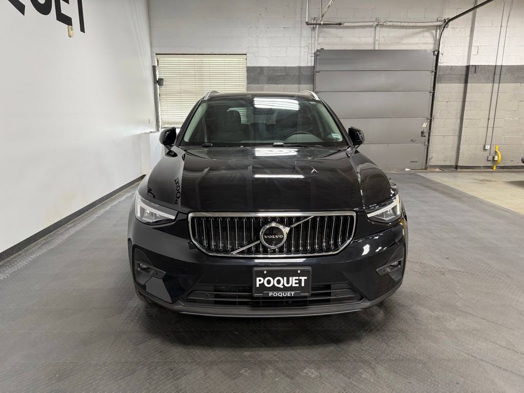 Used 2025 Volvo XC40 B5 Plus AWD/4WD image 3