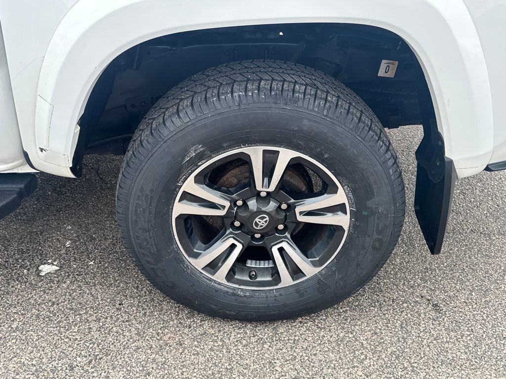 Used 2018 Toyota Tacoma TRD Sport w/ Technology Package image 37