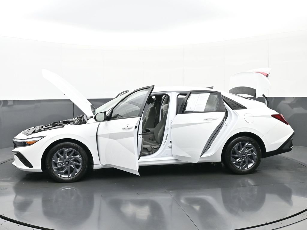 Certified 2024 Hyundai Elantra SEL image 47